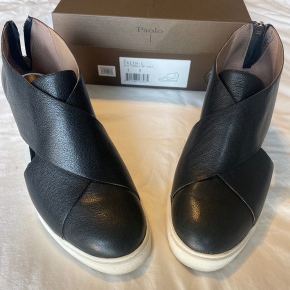 Linea Paolo Women’s Black Wedge Sneakers - Picture 1 of 7